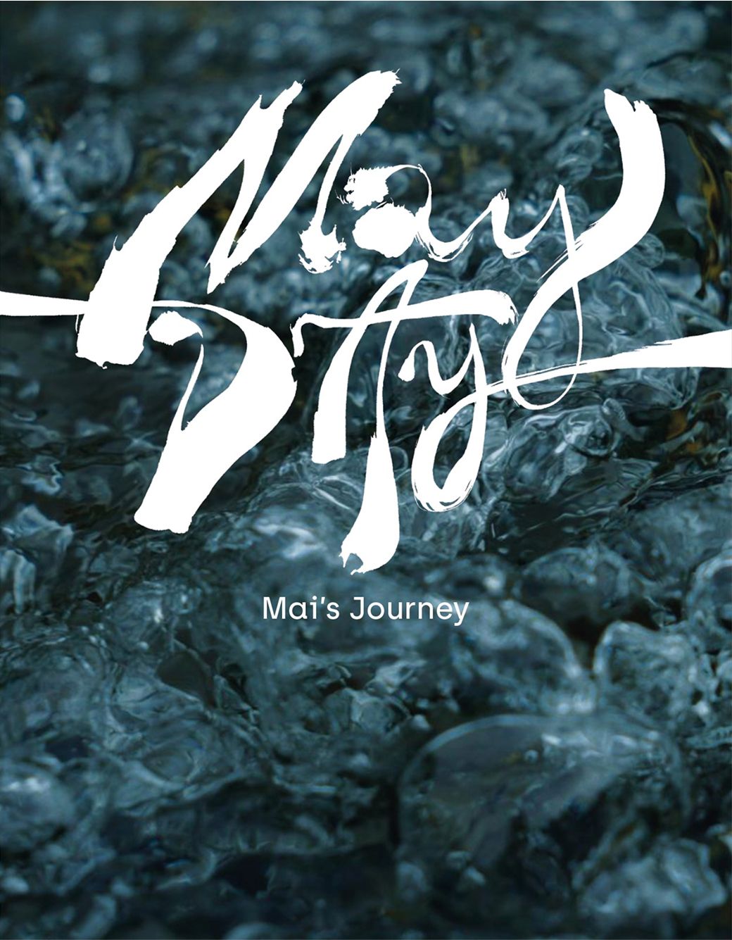 Couverture bleutée avec de l’eau et le titre calligraphié « May Day » en blanc